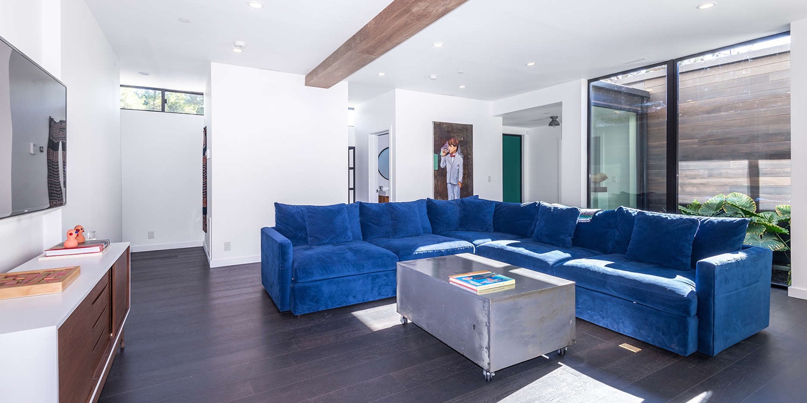 imgi_14_Tahoe-couch-desktop-cropped